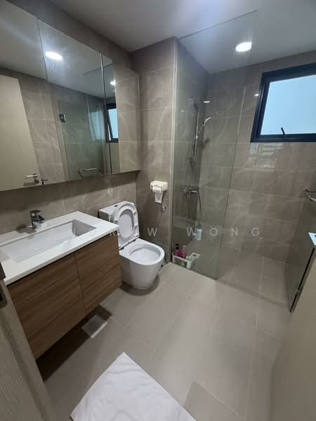 Treasure at Tampines, 5 Tampines Lane, 3 Bedrooms, 1,033 sqft, Condominium For Sale, by Andrew Wong, 500124512 - Bathroom - PropertyGuru.com.sg