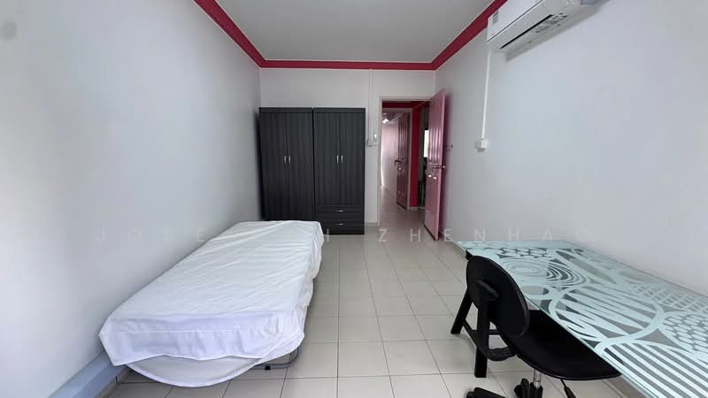 976 Jurong West Street 93, 976 Jurong West Street 93, 3 Bedrooms, 1,302 sqft, HDB Flat For Sale, by Jose Loh Zhenhao, 500124530 - Bedroom - PropertyGuru.com.sg