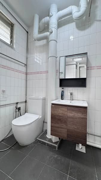 976 Jurong West Street 93, 976 Jurong West Street 93, 3 Bedrooms, 1,302 sqft, HDB Flat For Sale, by Jose Loh Zhenhao, 500124530 - Bathroom - PropertyGuru.com.sg