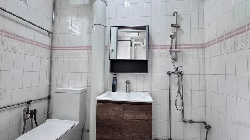 976 Jurong West Street 93, 976 Jurong West Street 93, 3 Bedrooms, 1,302 sqft, HDB Flat For Sale, by Jose Loh Zhenhao, 500124530 - Bathroom - PropertyGuru.com.sg