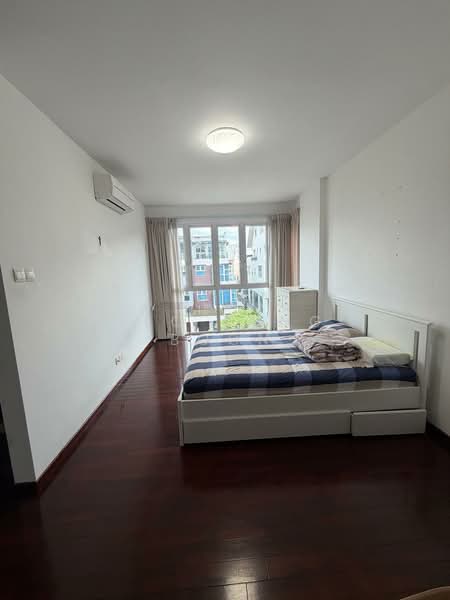 Wak Hassan Drive, , 6 Bedrooms, 4,355 sqft, Semi-Detached House For Sale, by Yeo Tong Boon, 500124533 - Bedroom - PropertyGuru.com.sg