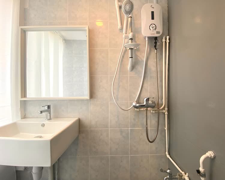 People's Park Complex, 1 Park Road, 6 Bedrooms, 1,119 sqft, Apartment For Sale, by Pristine Lim, 500124550 - Bathroom - PropertyGuru.com.sg