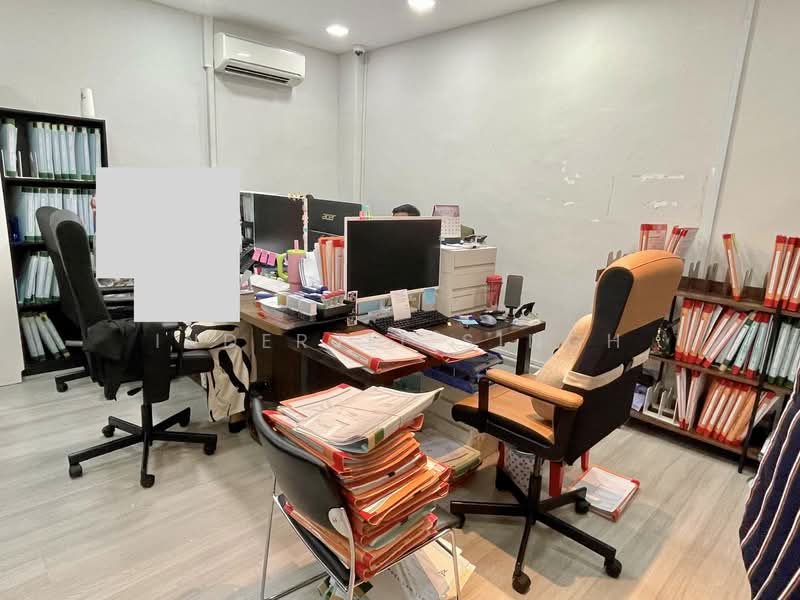 190 Lor 6 Toa Payoh, Lor 6 Toa Payoh, 800 sqft, Office For Rent, by Inderjit Singh, 500124562 - General staff area - CommercialGuru.com.sg