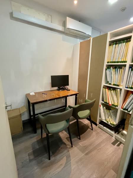 190 Lor 6 Toa Payoh, Lor 6 Toa Payoh, 800 sqft, Office For Rent, by Inderjit Singh, 500124562 - Manager's room - CommercialGuru.com.sg