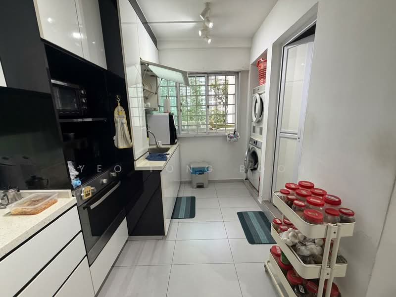 140 Bukit Batok Street 11, 140 Bukit Batok Street 11, 4 Bedrooms, 1,615 sqft, HDB Flat For Sale, by Yeo Tong Boon, 500124565 - Kitchen - PropertyGuru.com.sg