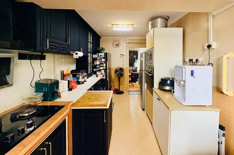 214 Lorong 8 Toa Payoh, 214 Lorong 8 Toa Payoh, 3 Bedrooms, 882 sqft, HDB Flat For Sale, by STEVEN NG, 500124571 - Kitchen - PropertyGuru.com.sg