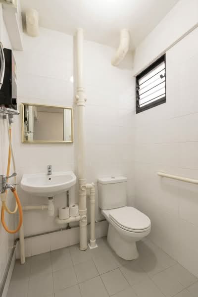 155 Hougang Street 11, 155 Hougang Street 11, 3 Bedrooms, 980 sqft, HDB Flat For Sale, by Jason Chen, 500124586 - Bathroom - PropertyGuru.com.sg