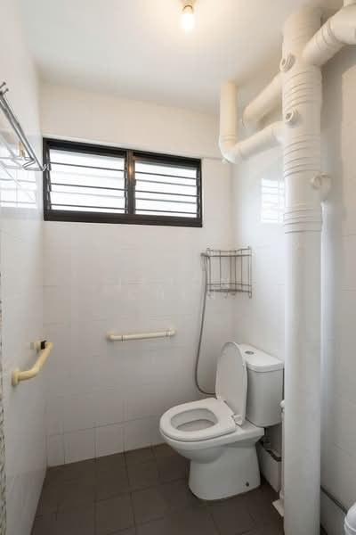 155 Hougang Street 11, 155 Hougang Street 11, 3 Bedrooms, 980 sqft, HDB Flat For Sale, by Jason Chen, 500124586 - Bathroom - PropertyGuru.com.sg
