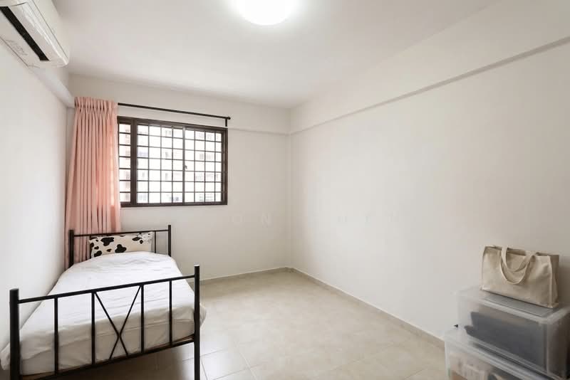 155 Hougang Street 11, 155 Hougang Street 11, 3 Bedrooms, 980 sqft, HDB Flat For Sale, by Jason Chen, 500124586 - Bedroom - PropertyGuru.com.sg