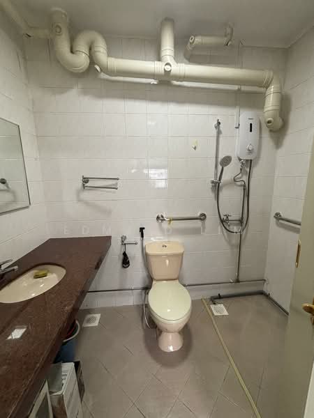 761 Woodlands Avenue 6, 761 Woodlands Avenue 6, 4 Bedrooms, 1,302 sqft, HDB Flat For Rent, by Edmund Lim, 500124590 - Bathroom - PropertyGuru.com.sg