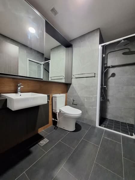 Rezi 24, 39 Lorong 24 Geylang, 2 Bedrooms, 753 sqft, Apartment For Rent, by Wesley Lee, 500124626 - Bathroom - PropertyGuru.com.sg