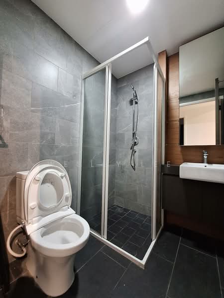 Rezi 24, 39 Lorong 24 Geylang, 2 Bedrooms, 753 sqft, Apartment For Rent, by Wesley Lee, 500124626 - Bathroom - PropertyGuru.com.sg