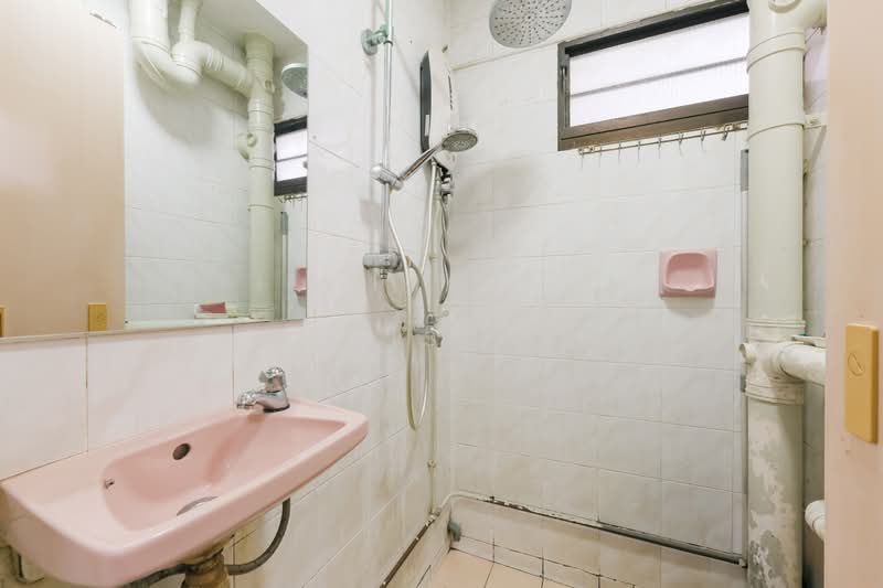 12 Upper Boon Keng Road, 12 Upper Boon Keng Road, 2 Bedrooms, 710 sqft, HDB Flat For Sale, by Chris Yap, 500124640 - Bathroom - PropertyGuru.com.sg