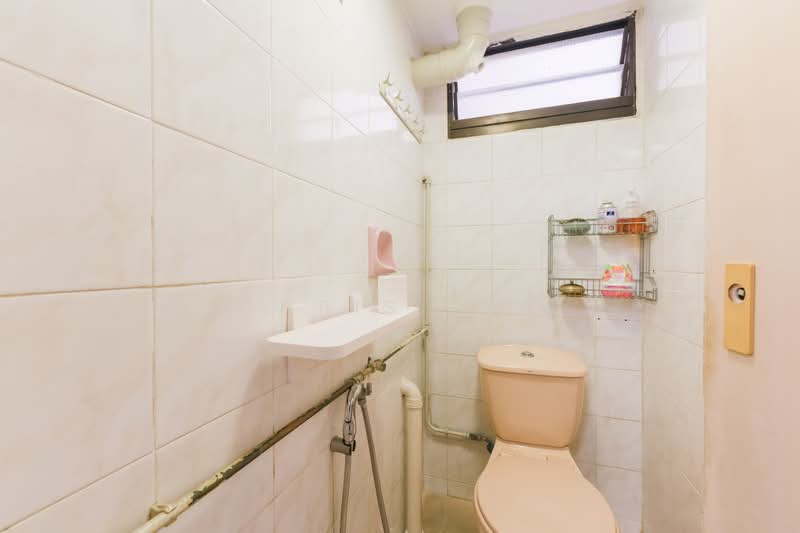 12 Upper Boon Keng Road, 12 Upper Boon Keng Road, 2 Bedrooms, 710 sqft, HDB Flat For Sale, by Chris Yap, 500124640 - Bathroom - PropertyGuru.com.sg