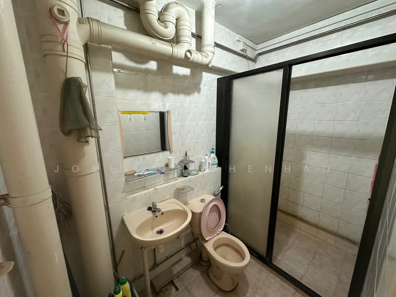 645 Jurong West Street 61, 645 Jurong West Street 61, 3 Bedrooms, 1,076 sqft, HDB Flat For Sale, by Jose Loh Zhenhao, 500124655 - Bathroom - PropertyGuru.com.sg