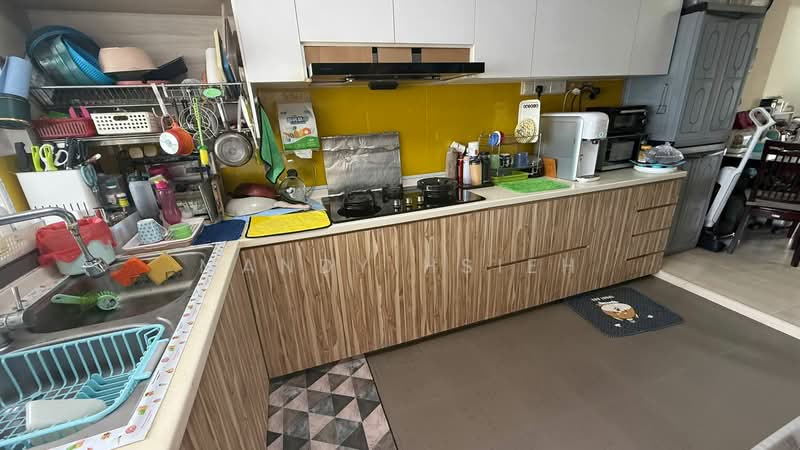 100 Bedok North Avenue 4, 100 Bedok North Avenue 4, 2 Bedrooms, 721 sqft, HDB Flat For Sale, by Mandy Hsieh, 500124659 - Kitchen - PropertyGuru.com.sg