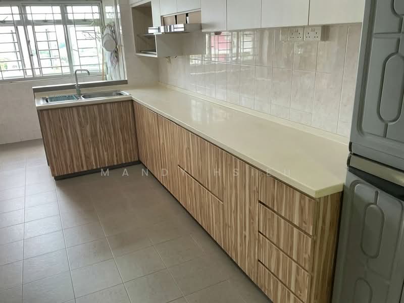 100 Bedok North Avenue 4, 100 Bedok North Avenue 4, 2 Bedrooms, 721 sqft, HDB Flat For Sale, by Mandy Hsieh, 500124659 - Kitchen - PropertyGuru.com.sg