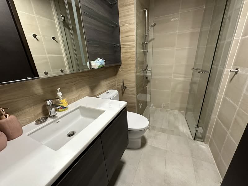 Sims Urban Oasis, 2 Sims Drive, 3 Bedrooms, 1,023 sqft, Condominium For Rent, by Renee Yap, 500124662 - Bathroom - PropertyGuru.com.sg