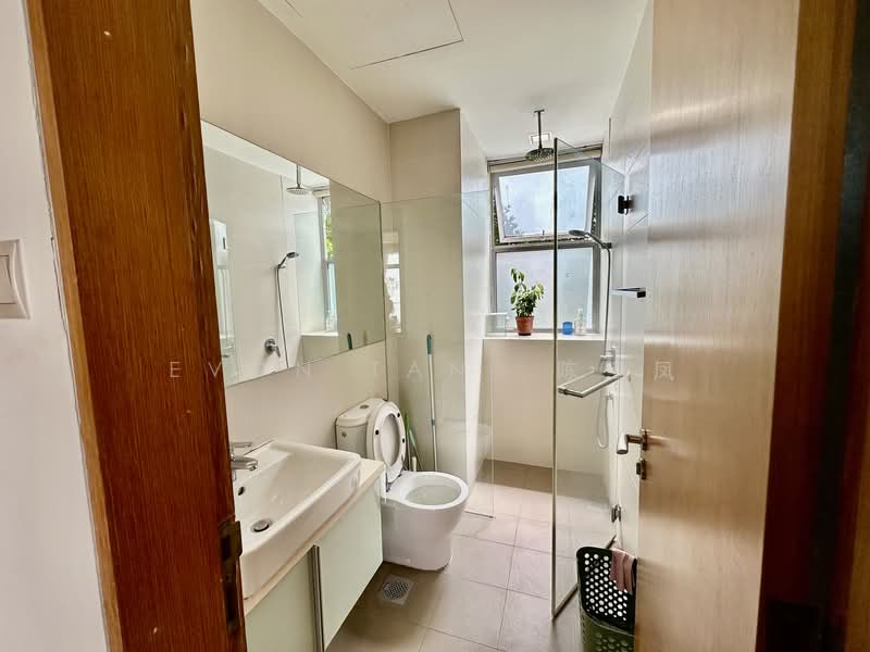 8 @ Stratton, 2B Stratton Green, 5 Bedrooms, 5,113 sqft, Semi-Detached House For Sale, by Evon Tan  陈玉凤, 500124671 - Bathroom - PropertyGuru.com.sg