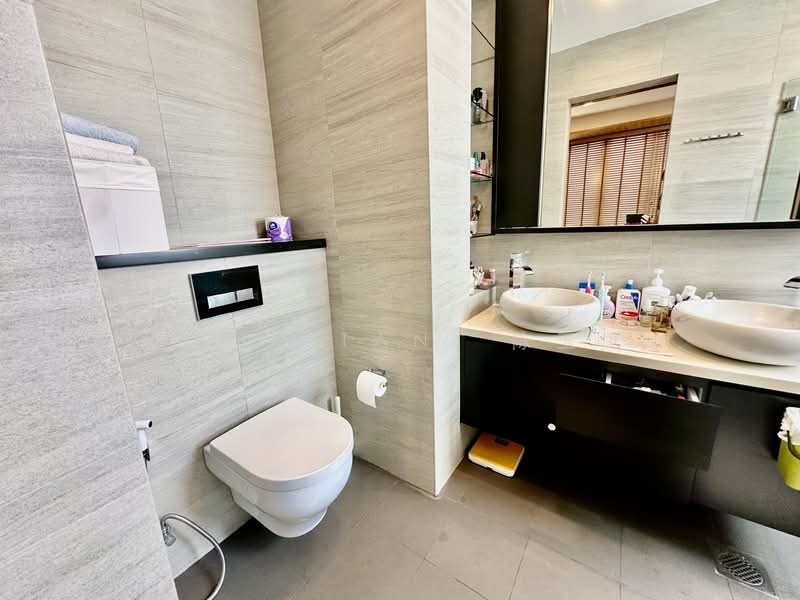 8 @ Stratton, 2B Stratton Green, 5 Bedrooms, 5,113 sqft, Semi-Detached House For Sale, by Evon Tan  陈玉凤, 500124671 - Bathroom - PropertyGuru.com.sg