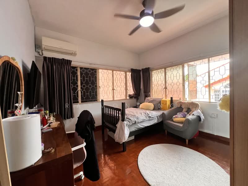 Taman Kembangan, Taman Kembangan, 4 Bedrooms, 2,500 sqft, Semi-Detached House For Sale, by Raymond Ng, 500124682 - Bedroom - PropertyGuru.com.sg