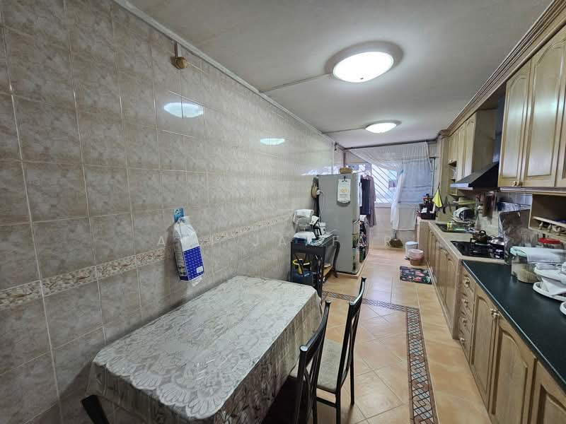 845 Woodlands Street 82, 845 Woodlands Street 82, 3 Bedrooms, 904 sqft, HDB Flat For Sale, by Adi Jaafar, 500124693 - Kitchen - PropertyGuru.com.sg