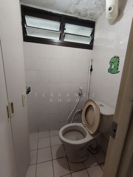 2 Marsiling Drive, 2 Marsiling Drive, 2 Bedrooms, 700 sqft, HDB Flat For Sale, by Terrance Khoo, 500124697 - Bathroom - PropertyGuru.com.sg