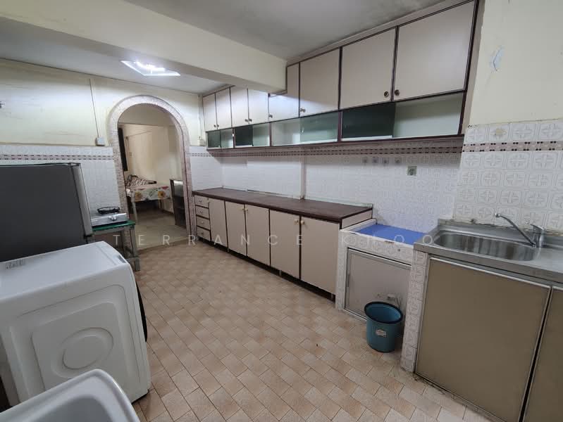 2 Marsiling Drive, 2 Marsiling Drive, 2 Bedrooms, 700 sqft, HDB Flat For Sale, by Terrance Khoo, 500124697 - Kitchen - PropertyGuru.com.sg