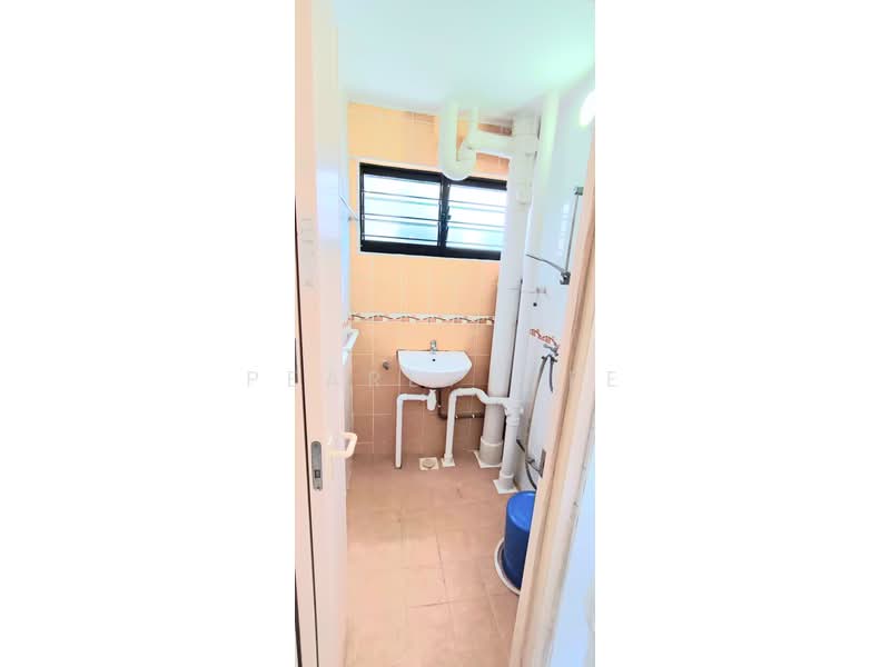 535 Bedok North Street 3, 535 Bedok North Street 3, 2 Bedrooms, 646 sqft, HDB Flat For Rent, by Pearly Wee, 500124701 - Bathroom - PropertyGuru.com.sg