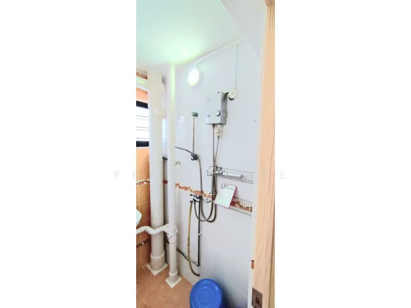 535 Bedok North Street 3, 535 Bedok North Street 3, 2 Bedrooms, 646 sqft, HDB Flat For Rent, by Pearly Wee, 500124701 - Bathroom - PropertyGuru.com.sg