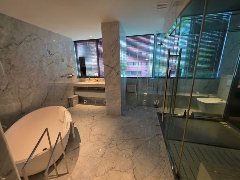 Alba, 8 Cairnhill Rise, 4 Bedrooms, 2,303 sqft, Condominium For Sale, by Eric Liew, 500124718 - Bathroom - PropertyGuru.com.sg