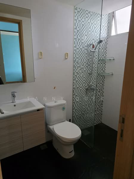 Oasis @ Elias, 60 - 72 Elias Road, 4 Bedrooms, 1,470 sqft, Condominium For Rent, by Tanny Quek, 500124727 - Bathroom - PropertyGuru.com.sg