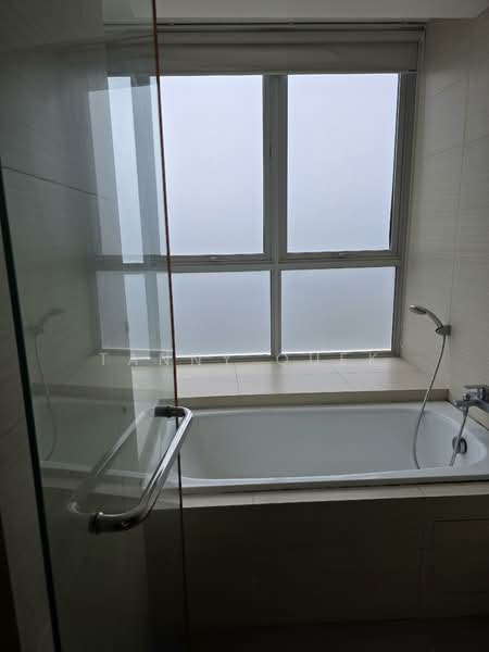 Oasis @ Elias, 60 - 72 Elias Road, 4 Bedrooms, 1,470 sqft, Condominium For Rent, by Tanny Quek, 500124727 - Bathroom - PropertyGuru.com.sg