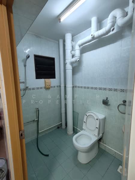 660A Jurong West Street 64, 660A Jurong West Street 64, 3 Bedrooms, 1,184 sqft, HDB Flat For Rent, by SIM ENG KOON ANDY, 500124737 - Bathroom - PropertyGuru.com.sg