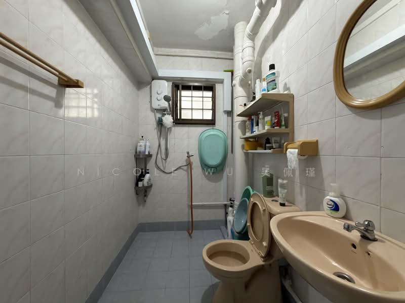 321 Sembawang Close, 321 Sembawang Close, 4 Bedrooms, 1,324 sqft, HDB Flat For Sale, by Nicole Wu 吴佩瑾, 500124740 - Bathroom - PropertyGuru.com.sg