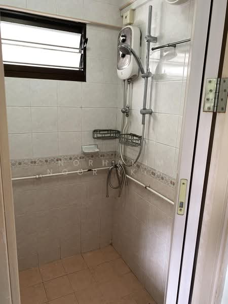 123 Lorong 1 Toa Payoh, 123 Lorong 1 Toa Payoh, 3 Bedrooms, 721 sqft, HDB Flat For Sale, by Norhakim Noor (Kim), 500124747 - Bathroom - PropertyGuru.com.sg