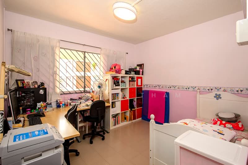 147 Tampines Avenue 5, 147 Tampines Avenue 5, 4 Bedrooms, 1,614 sqft, HDB Flat For Sale, by Conrad Tham, 500124779 - Bedroom - PropertyGuru.com.sg