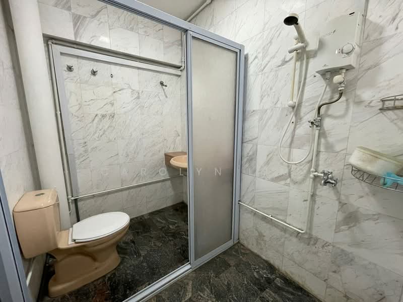 129 Pending Road, 129 Pending Road, Room Rental, 70 sqft, HDB Flat For Rent, by Carolyn Lim, 500124783 - Bathroom - PropertyGuru.com.sg