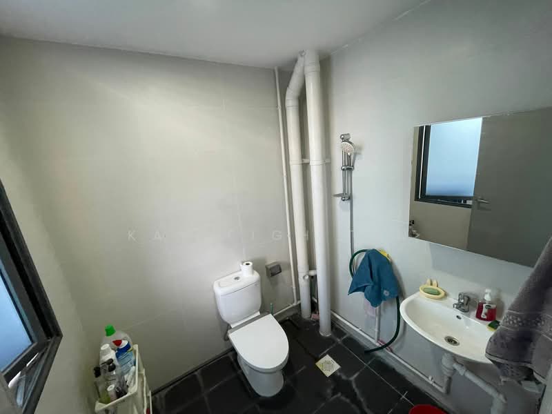 Vertex, 33 Ubi Avenue 3, 700 sqft, Light Industrial (B1) For Rent, by Kayleigh Tan, 500124790 - Shared Bathroom - CommercialGuru.com.sg
