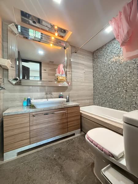 Thomson Grand, 15 Sin Ming Walk, 2 Bedrooms, 904 sqft, Condominium For Sale, by Bryan Ng, 500124815 - Bathroom - PropertyGuru.com.sg