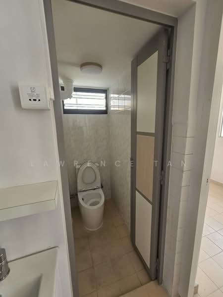 15 Upper Boon Keng Road, 15 Upper Boon Keng Road, 3 Bedrooms, 945 sqft, HDB Flat For Rent, by Lawrence Tan, 500124819 - Bathroom - PropertyGuru.com.sg