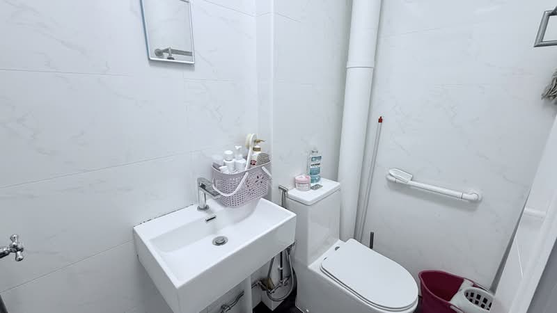 287 Bishan Street 24, 287 Bishan Street 24, 4 Bedrooms, 1,109 sqft, HDB Flat For Sale, by Sean Ng, 500124826 - Bathroom - PropertyGuru.com.sg