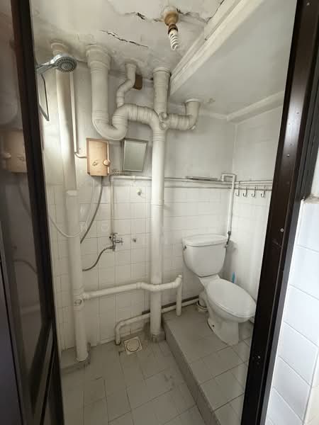 45 Telok Blangah Drive, 45 Telok Blangah Drive, 1 Bedroom, 484 sqft, HDB Flat For Sale, by Hoo Yong Heng, 500124844 - Bathroom - PropertyGuru.com.sg