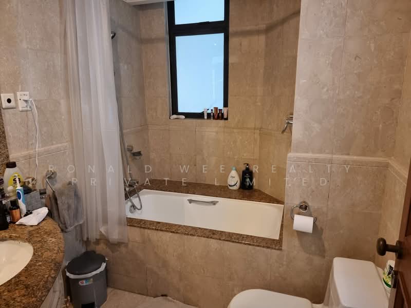 Valley Park, 473 River Valley Road, 2 Bedrooms, 1,216 sqft, Condominium For Rent, by Ronald Wee Realty Private Limited, 500124845 - Bathroom - PropertyGuru.com.sg