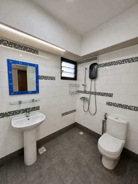 258C Punggol Field, 258C Punggol Field, 3 Bedrooms, 1,216 sqft, HDB Flat For Sale, by Shawn Guan, 500124861 - Bathroom - PropertyGuru.com.sg