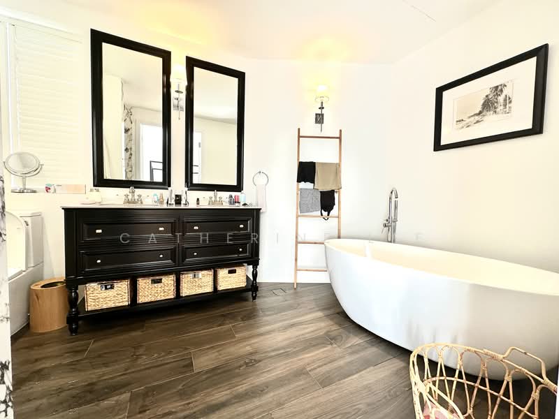 ★Eminence Landed★Renovated Semi-D @ French Colonial styled semi D / Kovan Estate / Kovan MRT, , 4 Bedrooms, 4,500 sqft, Semi-Detached House For Sale, by Catherine Lee, 500124864 - Bathroom - PropertyGuru.com.sg