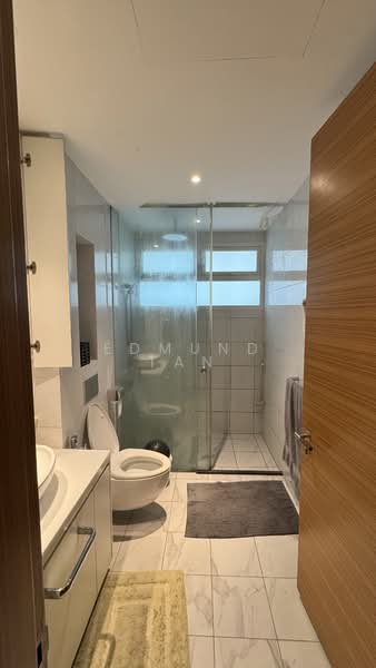 Valley House, 338 River Valley Road, 4 Bedrooms, 1,692 sqft, Condominium For Rent, by Edmund Tan, 500124901 - Master Bathroom - PropertyGuru.com.sg