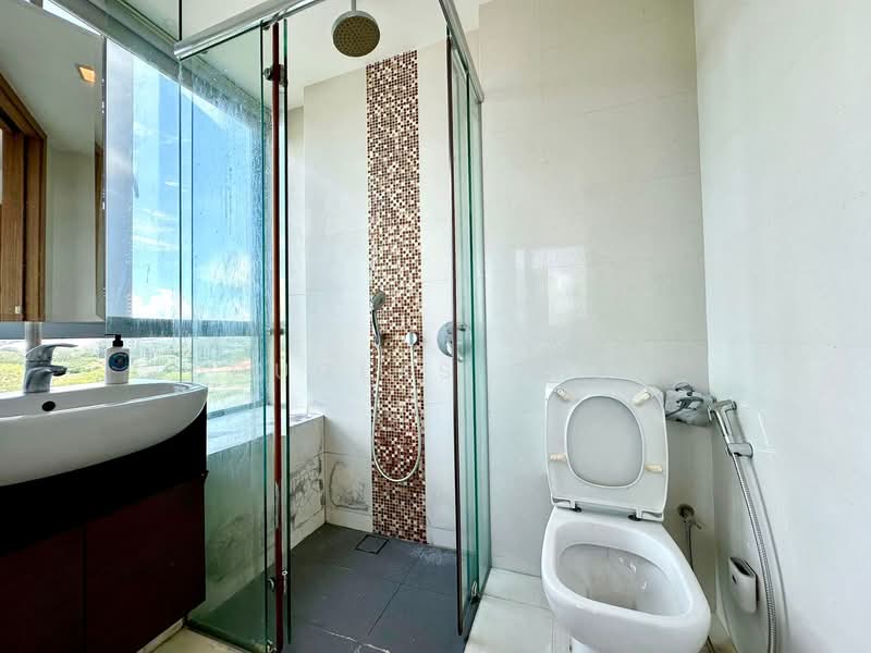 Cosmo, 18 Guillemard Crescent, 2 Bedrooms, 667 sqft, Condominium For Sale, by Douglas Chew, 500124922 - Bathroom - PropertyGuru.com.sg