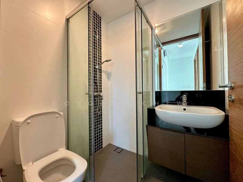 Cosmo, 18 Guillemard Crescent, 2 Bedrooms, 667 sqft, Condominium For Sale, by Douglas Chew, 500124922 - Bathroom - PropertyGuru.com.sg