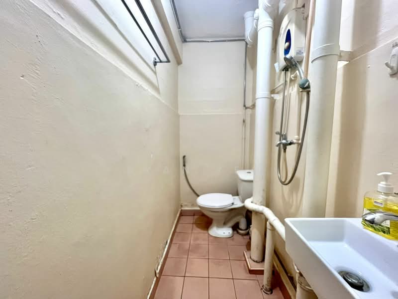 96 Commonwealth Crescent, 96 Commonwealth Crescent, 2 Bedrooms, 635 sqft, HDB Flat For Sale, by Ryan Yeo, 500124947 - Bathroom - PropertyGuru.com.sg